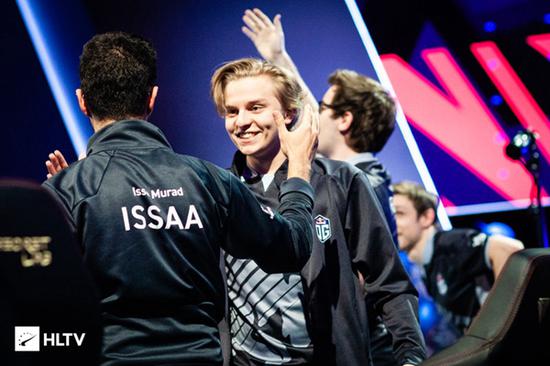 中国科大RoboWalker战队荣获2025 RoboMaster超级对抗赛亚军