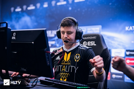 中国电竞用户突破5亿 半年收入超700亿引发关注